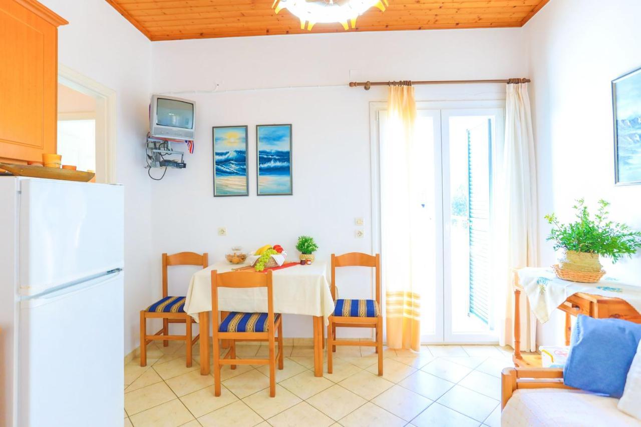 Apartament Theophilos Ena *