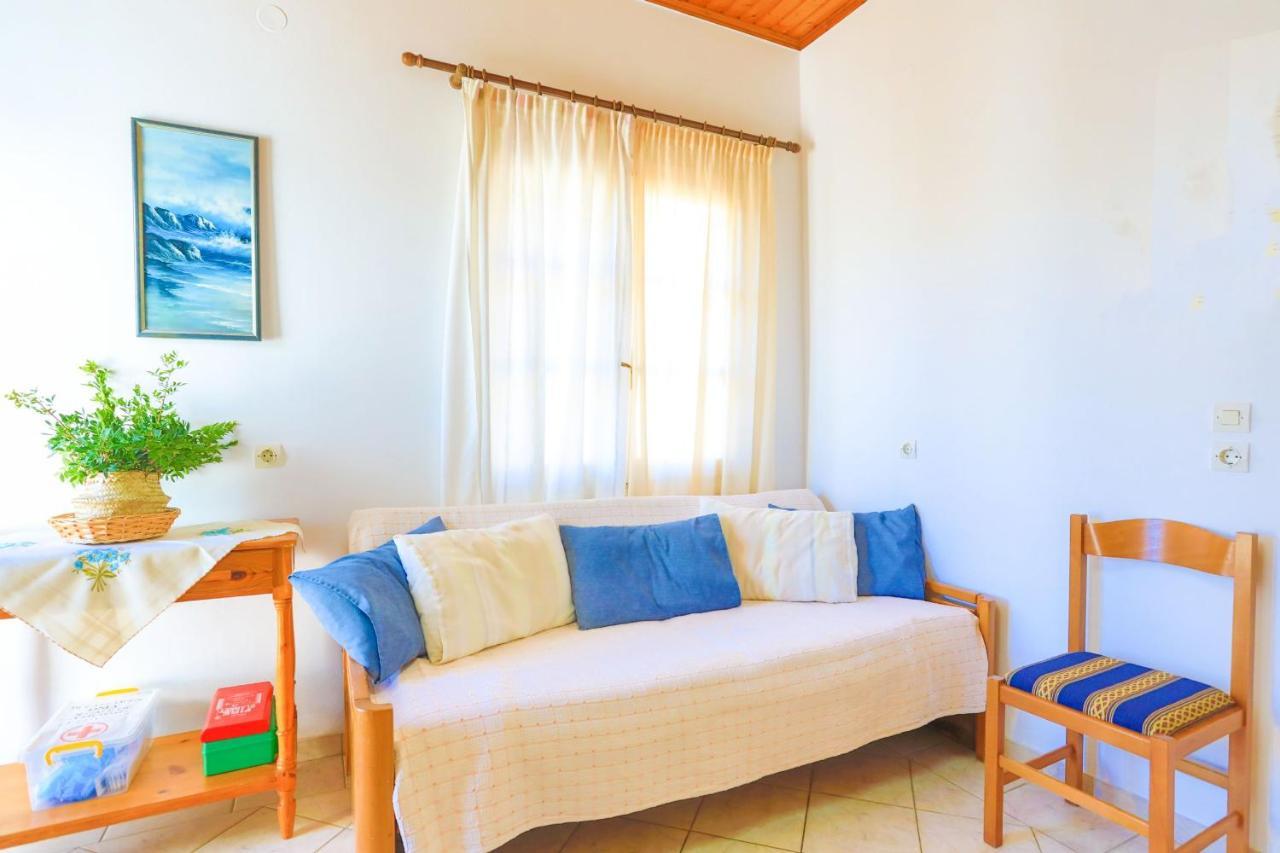 Apartament Theophilos Ena *